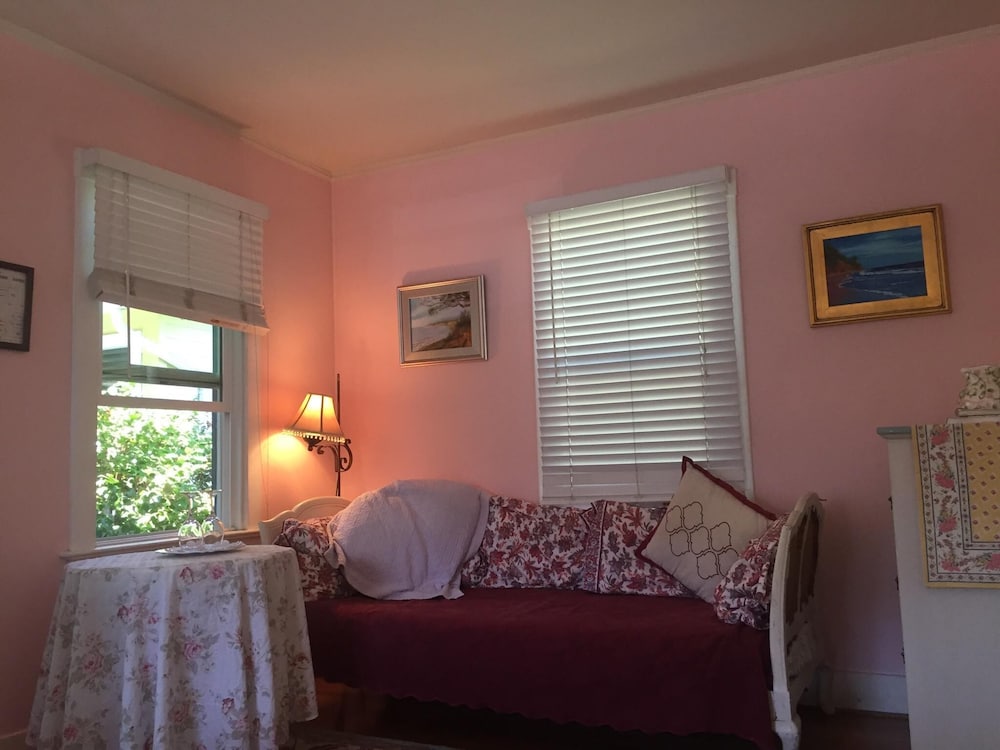 Room, Private Bathroom (Whippoorwill) photo 3