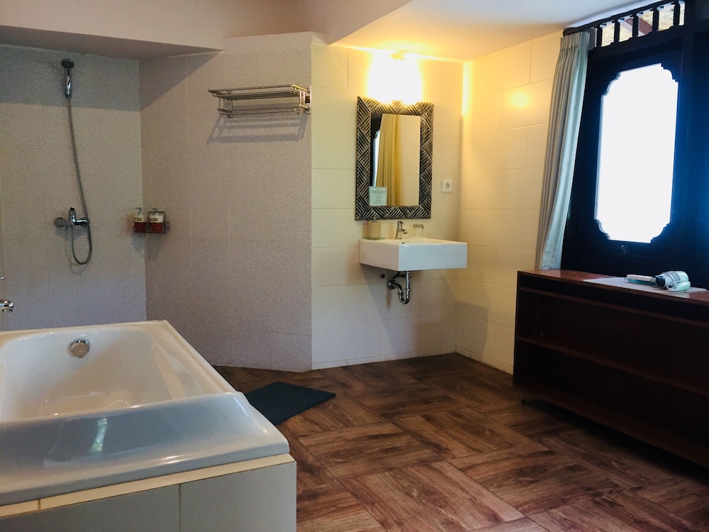 Deluxe Room with Garden View - Photo 7