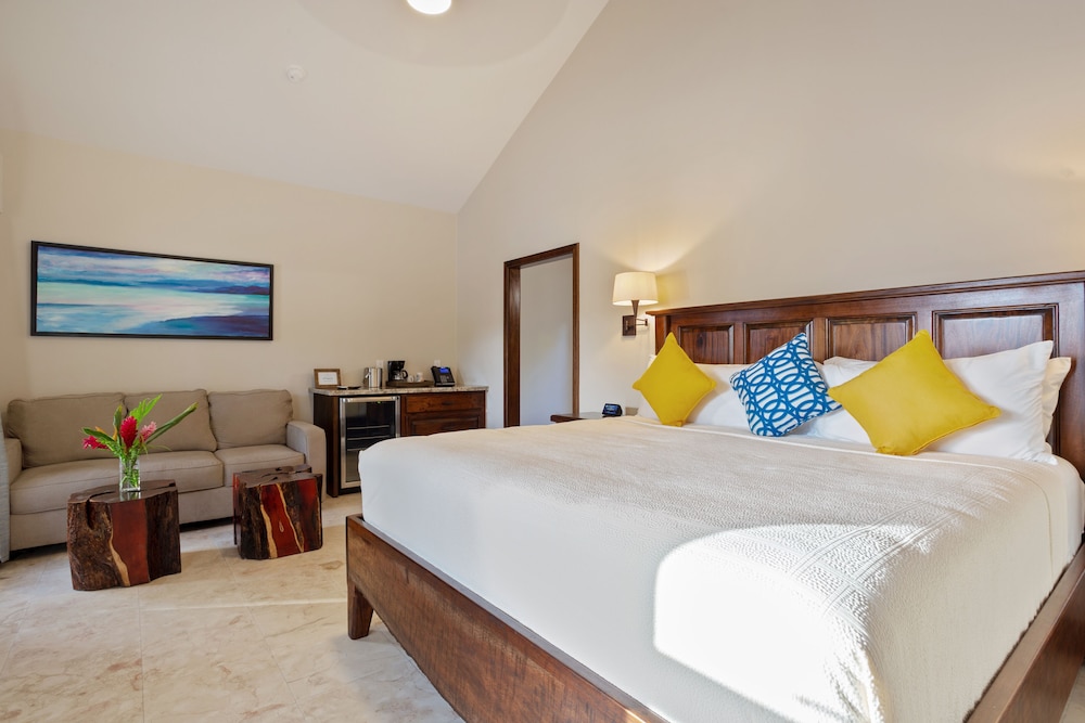 Starfish Deluxe Room, 1 King Bed, Partial Sea View photo 2