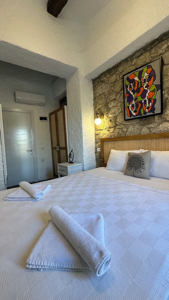 Classic Suite, 1 King Bed, Garden View