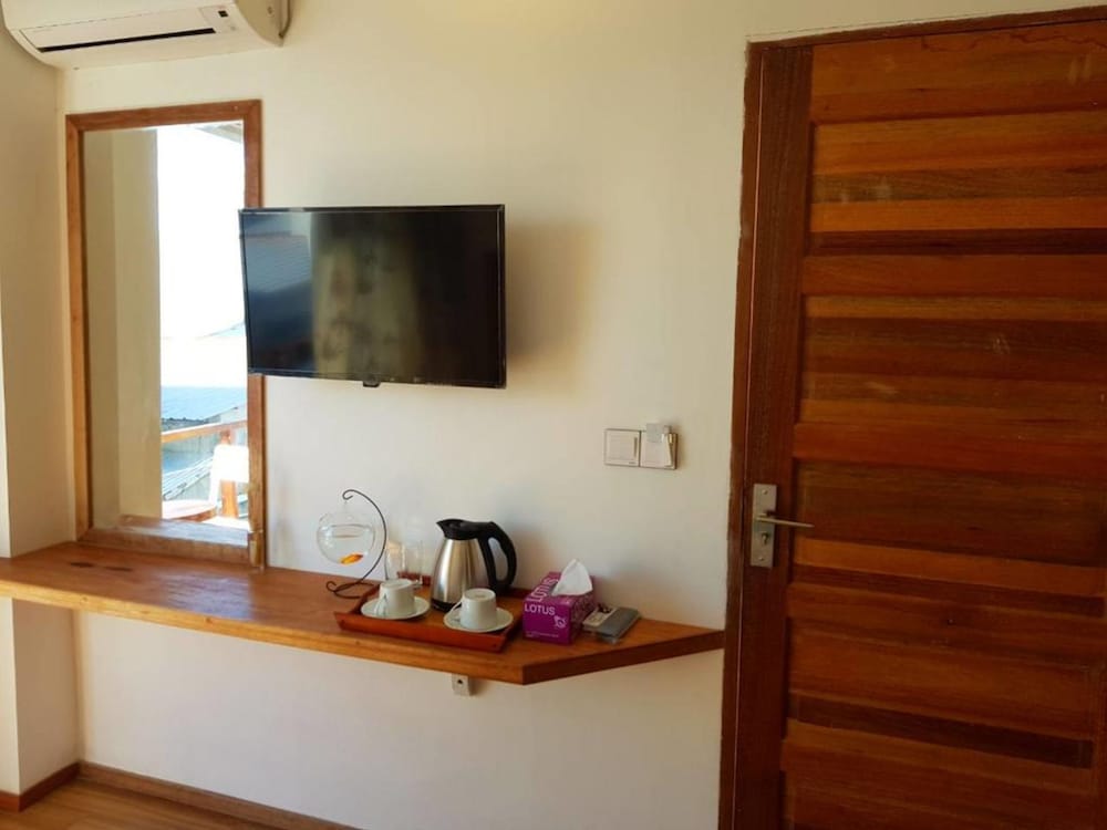 Deluxe Triple Room, 3 Twin Beds photo 2
