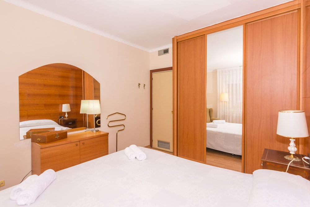Apartment, 3 Bedrooms, Balcony photo 3
