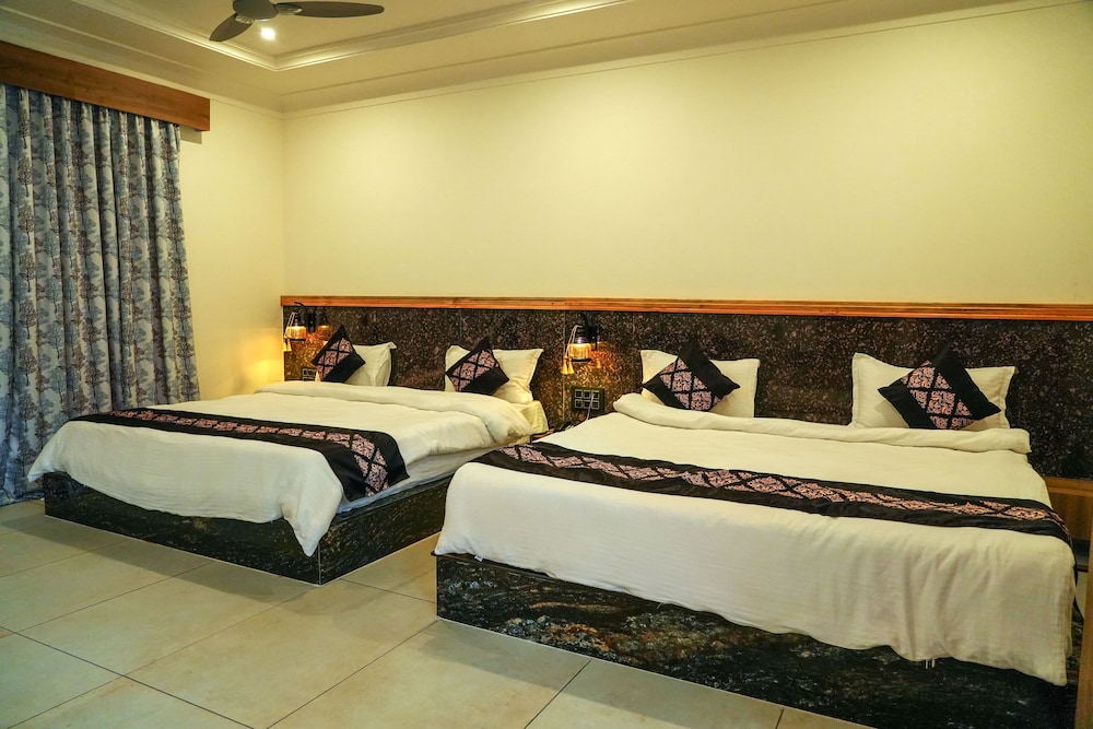 Luxury Quadruple Room, 1 Queen Bed photo 3