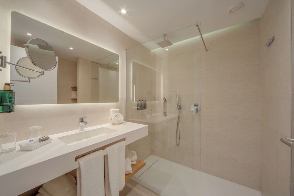Apartment, Balcony, Sea View (2 Adults + 1 Child) - Photo 9