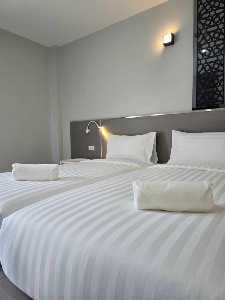Standard Twin Room, Non Smoking - Photo 13