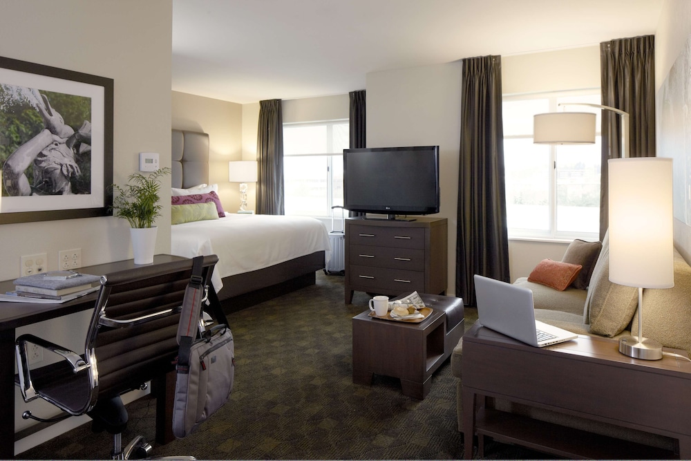Suite, 1 King Bed with Sofa bed, Bathtub photo 1