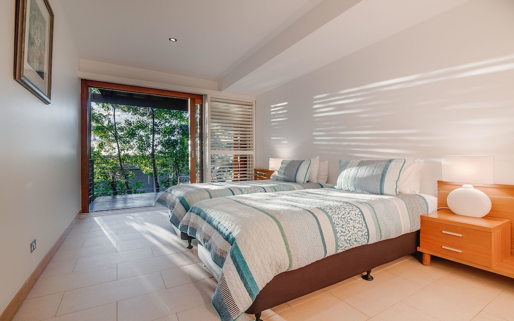 3 Bedroom Ocean Hinterland View photo 3