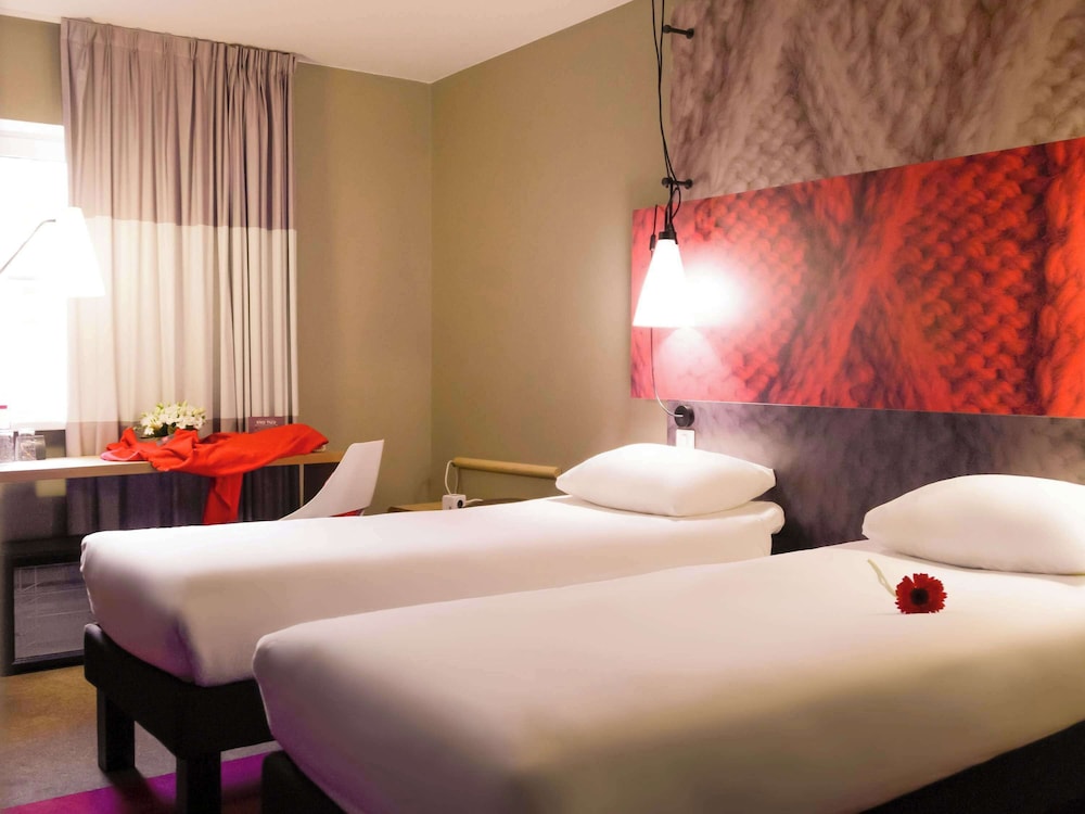 Standard Room, 2 Twin Beds - Photo 7