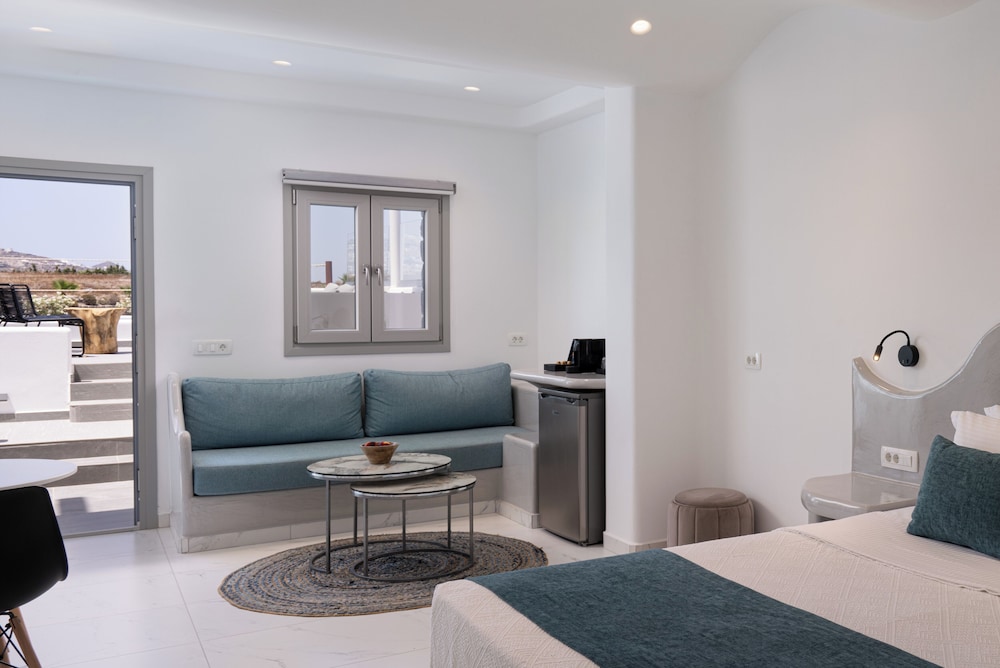 Deluxe Suite with Hot Tub and Sea View - Photo 1