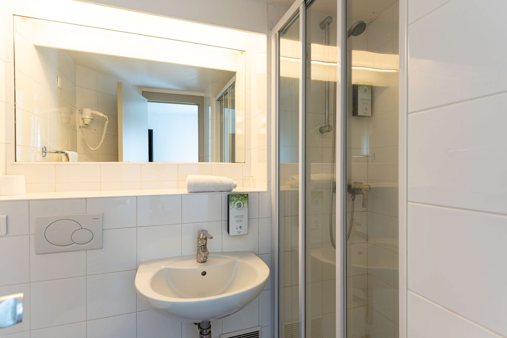 Standard Room, 2 Twin Beds - Photo 8