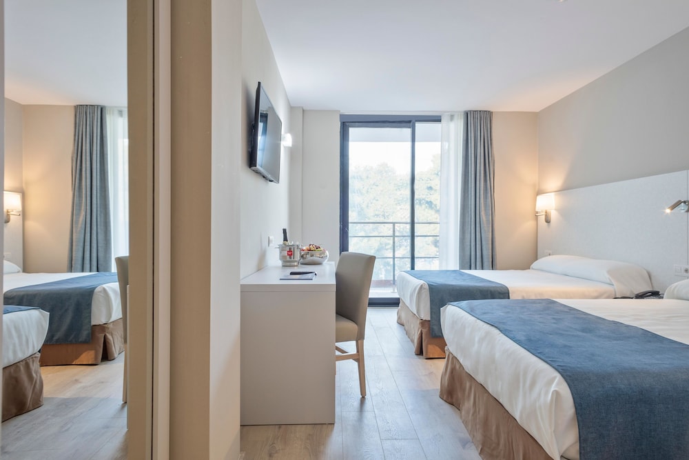 Standard Room (2 adults + 2 children) - Photo 4