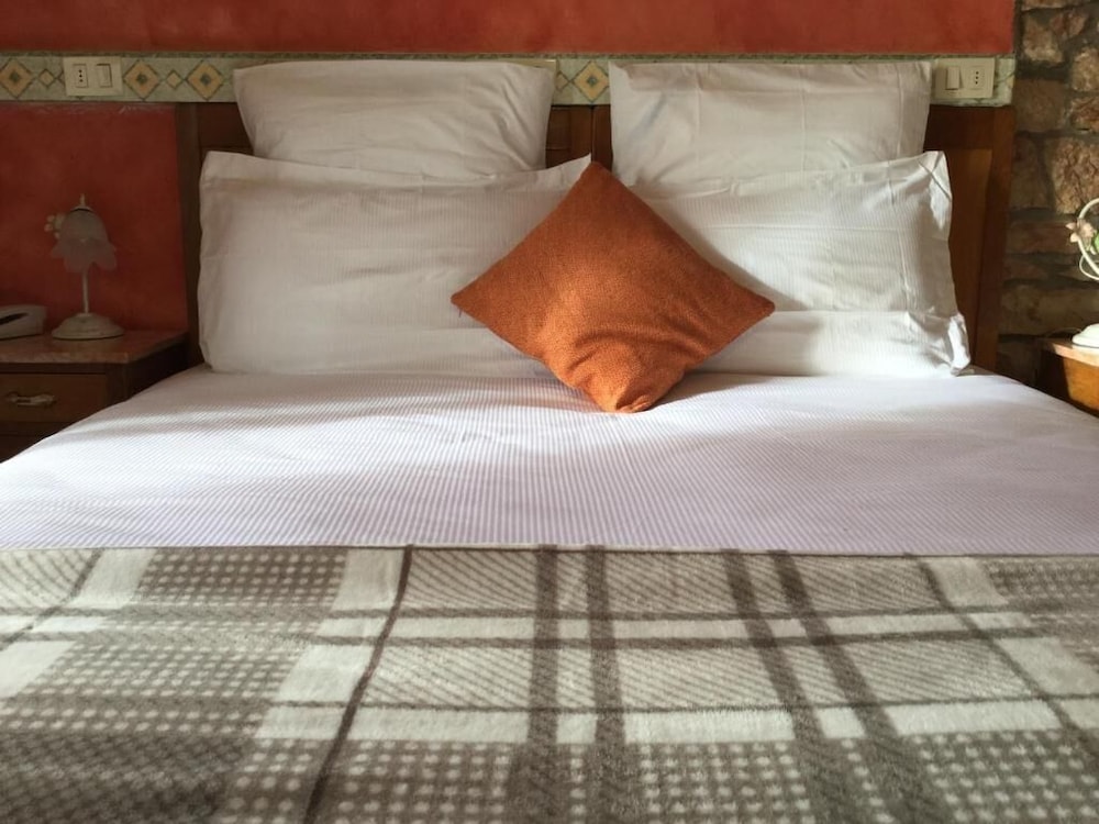 Single Room, Mountain View