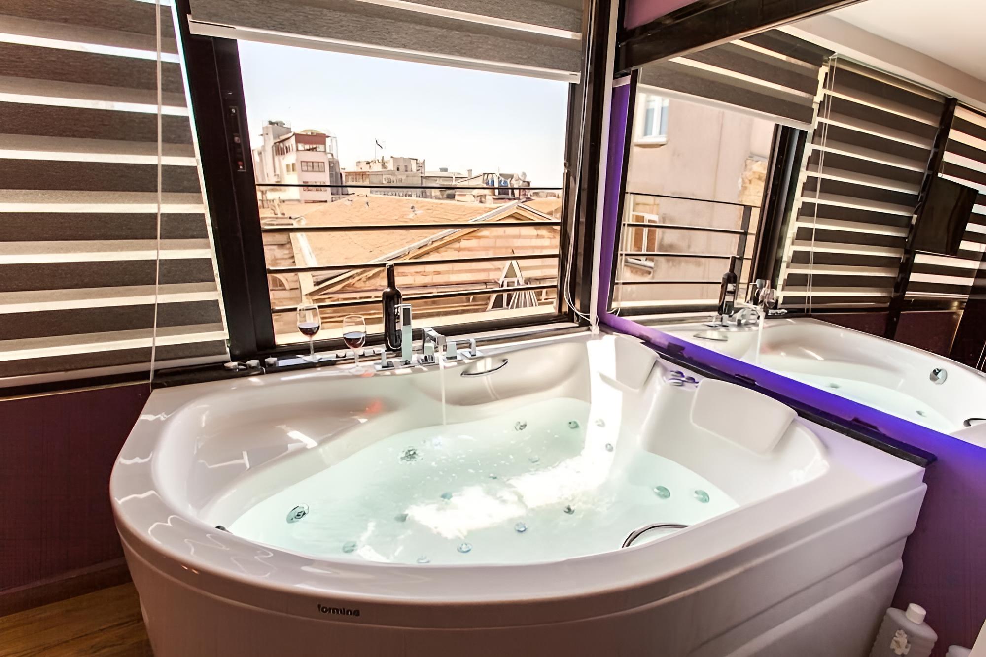 Luxury Apartment, 1 Double Bed, Smoking, Jetted Tub photo 1