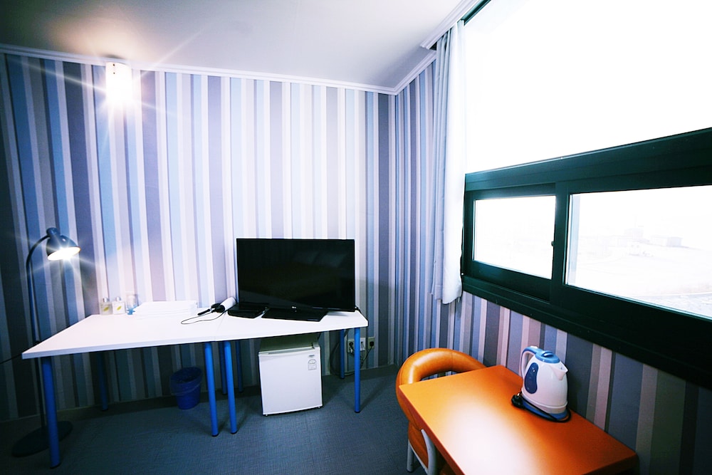 Deluxe Room, 1 Double Bed, Beach View photo 2