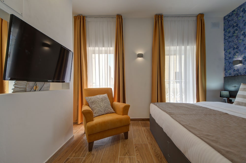 Deluxe Suite