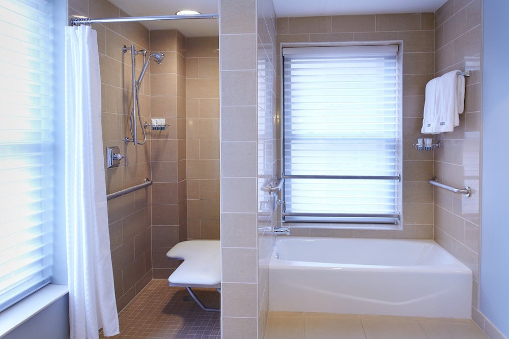 Executive Suite, 1 Bedroom - Photo 8