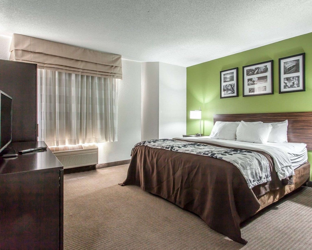 Suite, Multiple Beds, Non Smoking - Photo 18