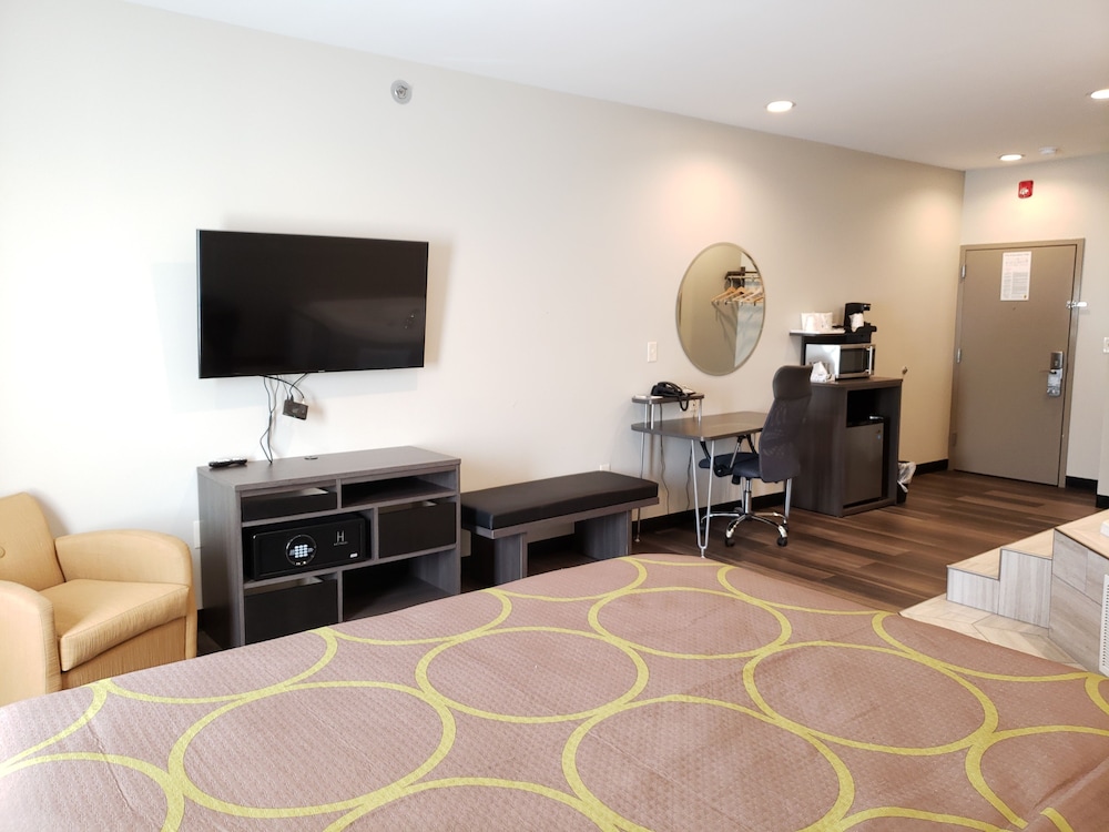 Deluxe Room, 1 King Bed, Non Smoking photo 1