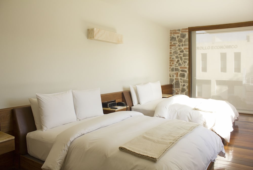 Room, 2 Queen Beds (2) - Photo 4