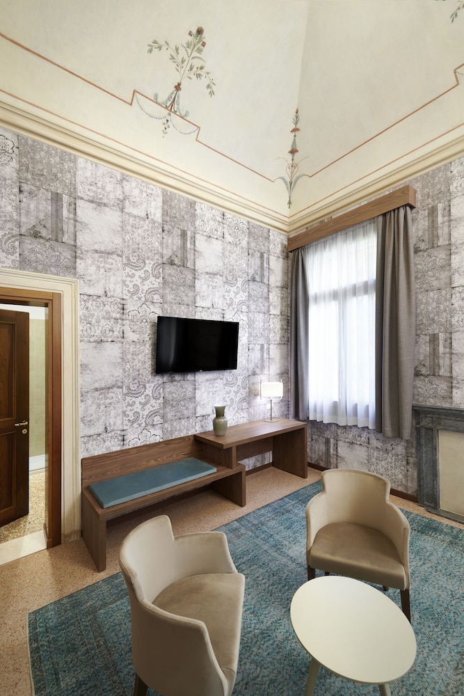 Superior Room - Photo 8