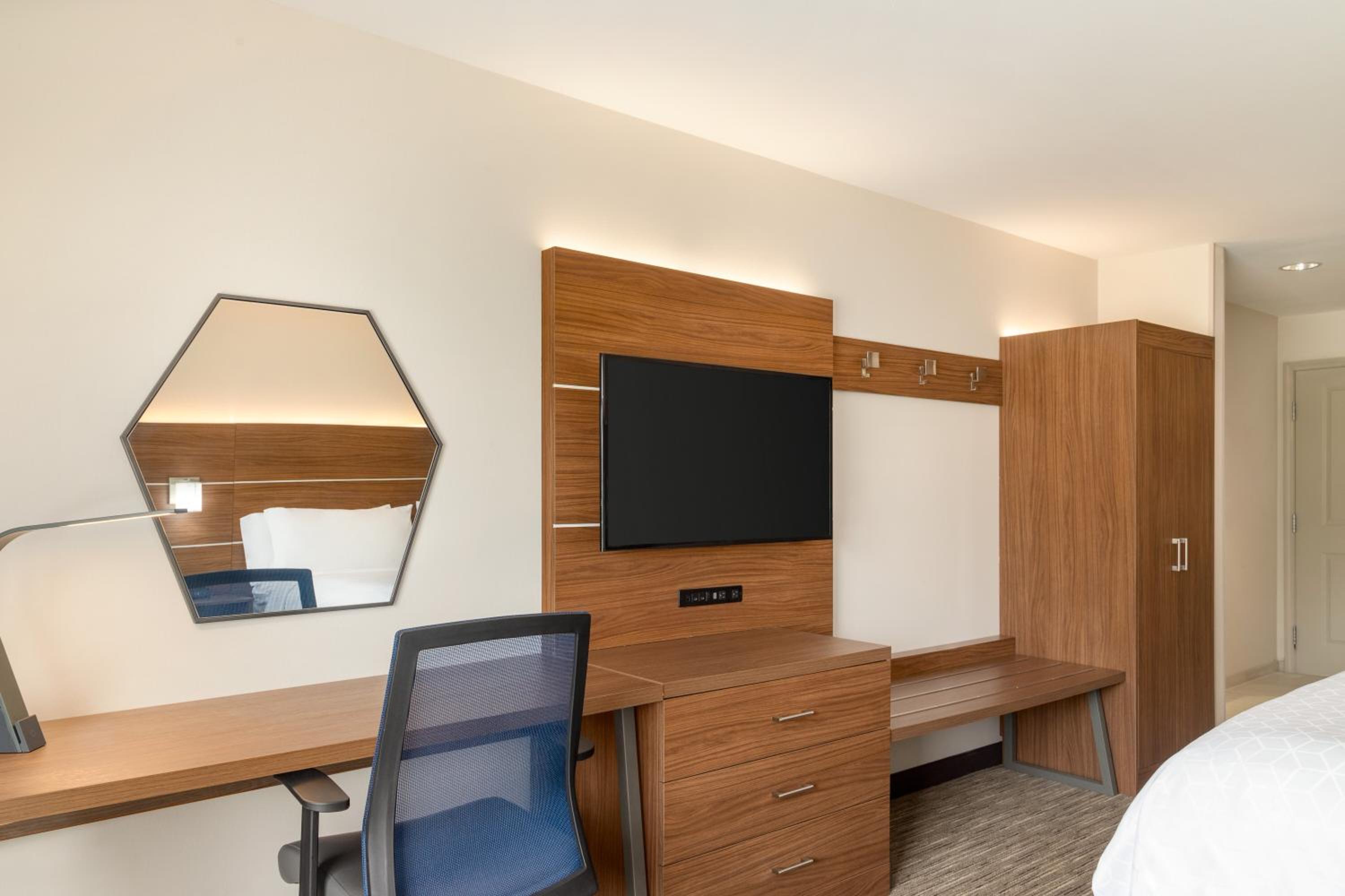 Standard King Room photo 2