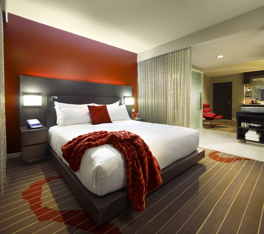 Suite, 1 King Bed (Hard Rock) - Photo 3