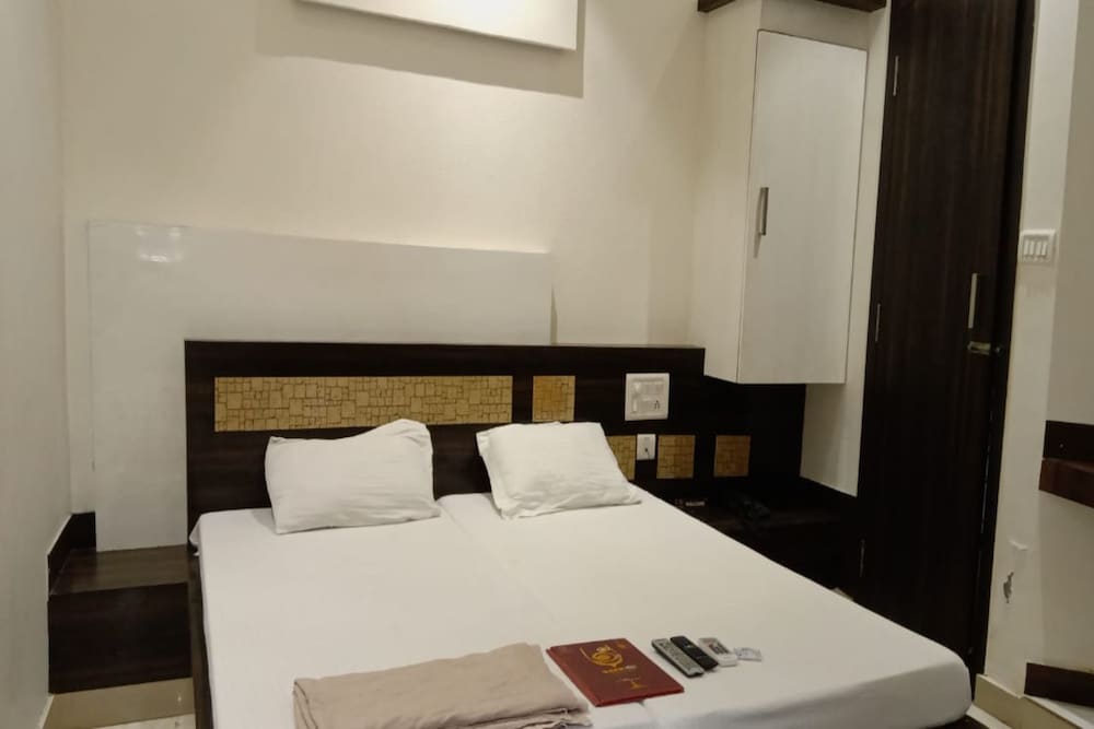 Deluxe Room - Photo 11