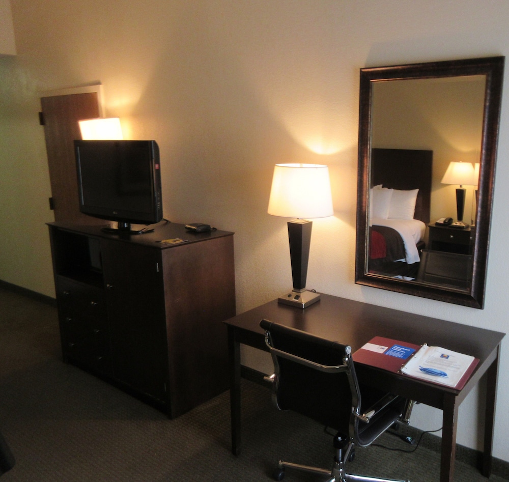 Suite, 1 King Bed with Sofa bed, Non Smoking - Photo 3
