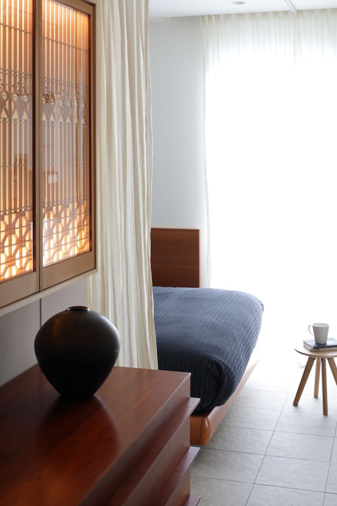 Room (C4) photo 2