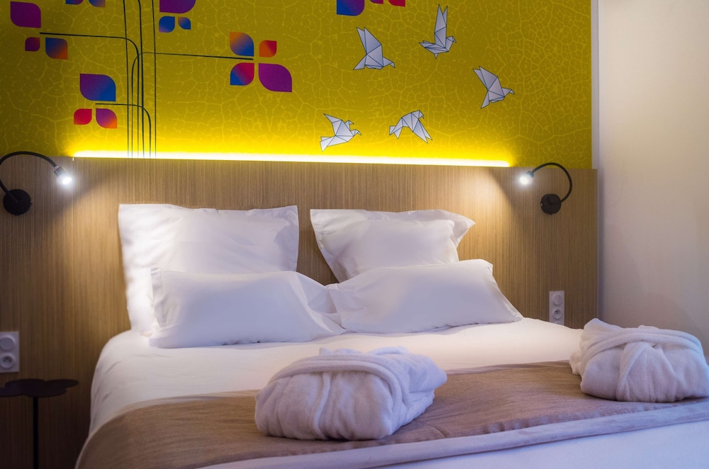 Standard Room, 1 King Bed - Photo 5