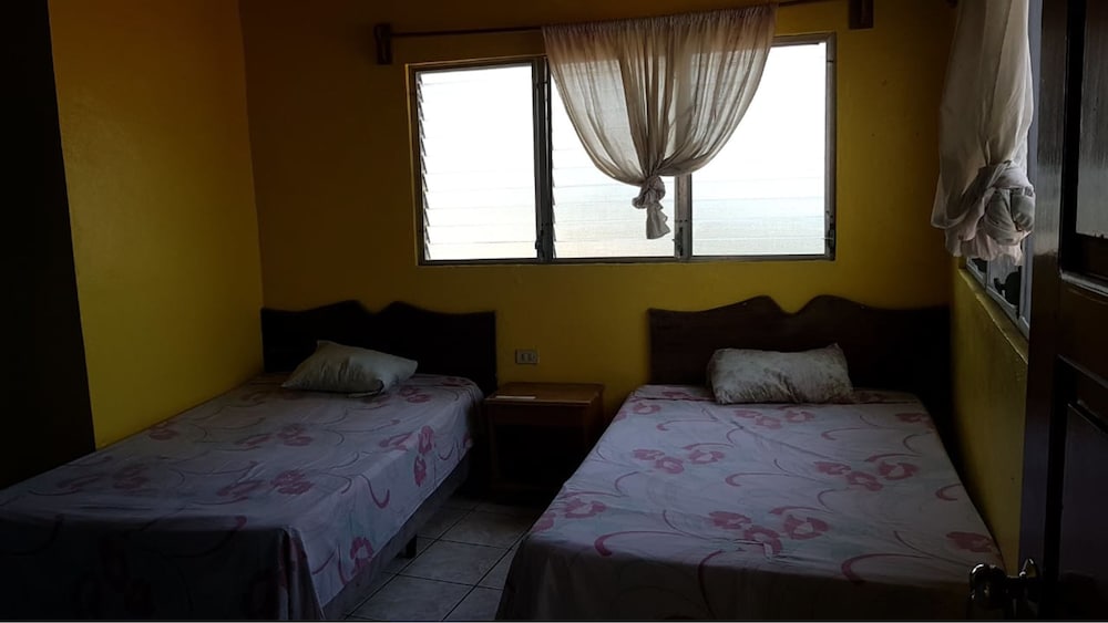 Basic Double Room, Multiple Beds, Non Smoking photo 3