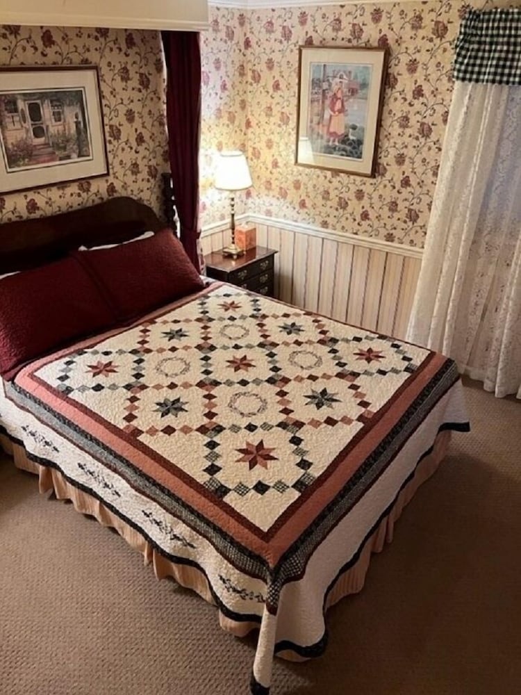 Junior Room, 1 Queen Bed with Sofa bed, Non Smoking, Private Bathroom