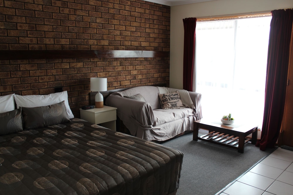 Standard Room, Non Smoking (Queen Room R2) photo 2