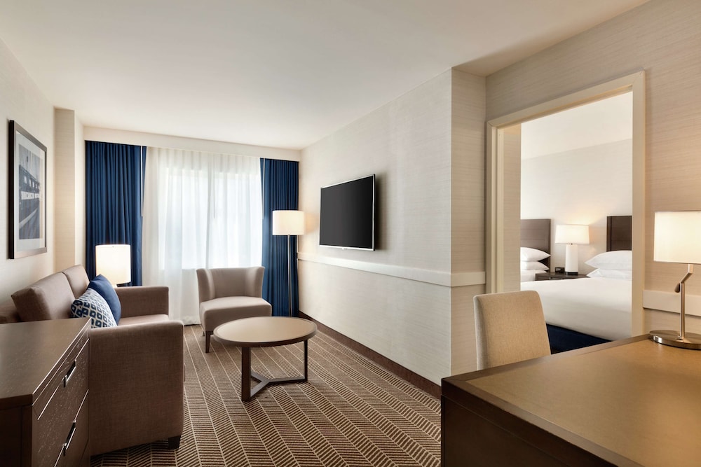 Suite, 2 Queen Beds, Accessible, Bathtub