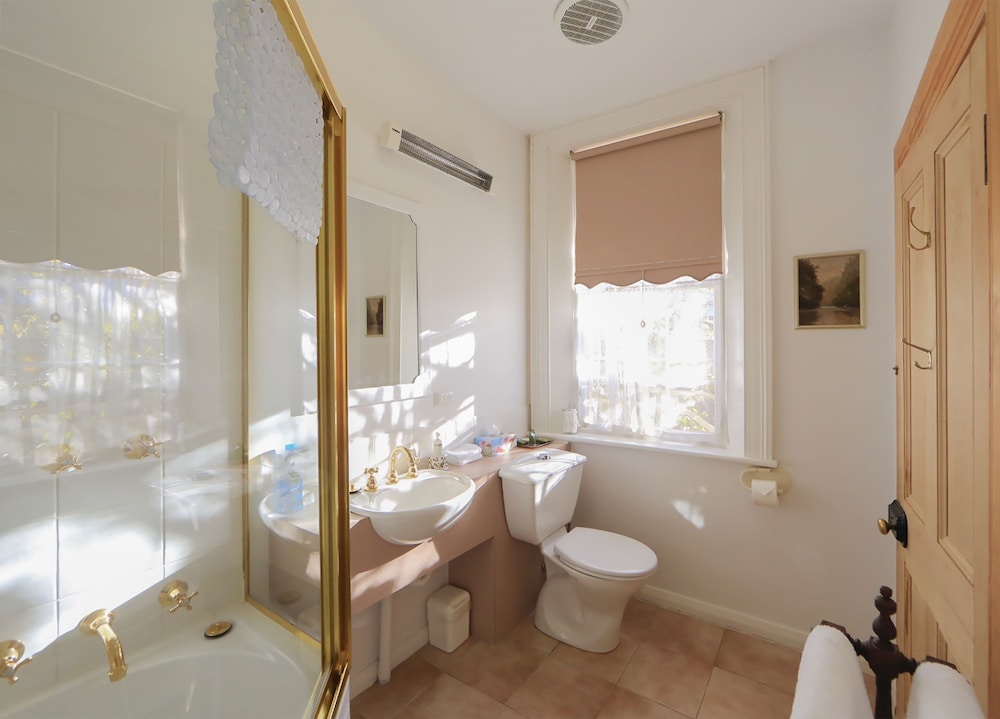 Superior Room, Non Smoking, Jetted Tub photo 2