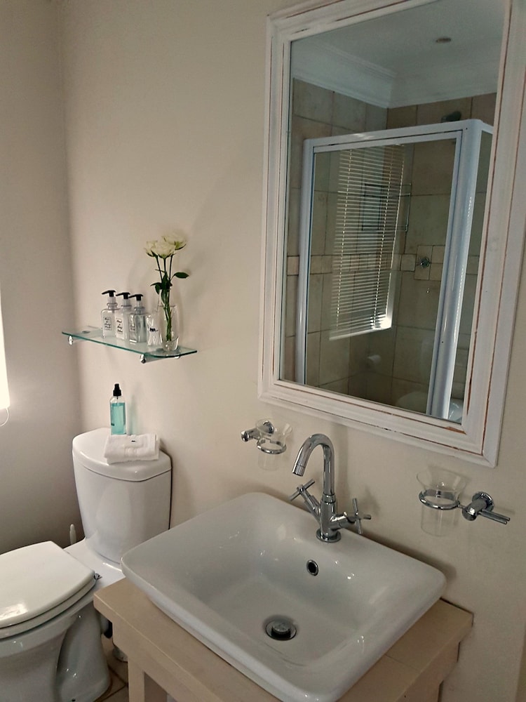 Deluxe Studio (Standard Lagoon & Sea Facing Twin) photo 3