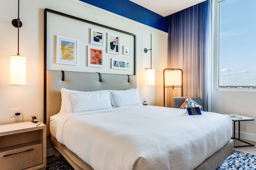 Superior Room, 1 King Bed, Accessible (Roll-In Shower)