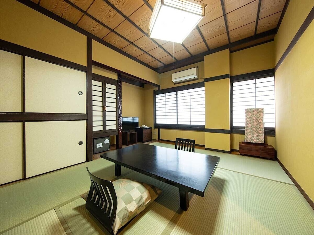 Japanese Room (3 people, Sink, WC, Non Smoking)