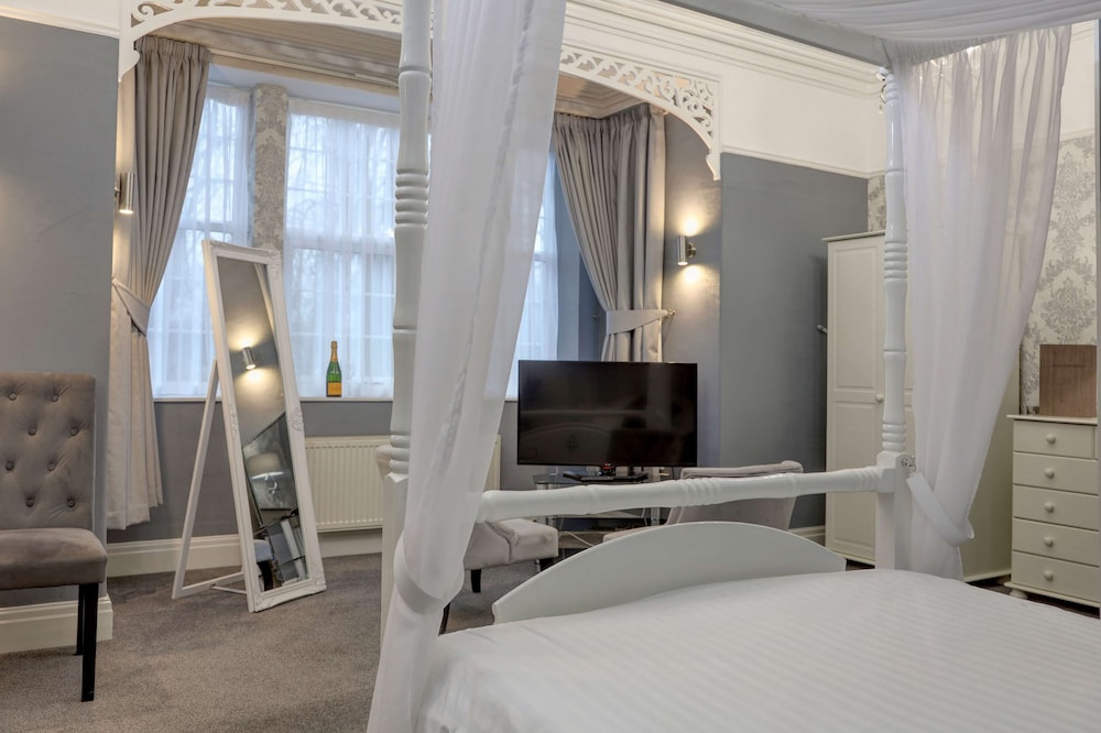 Honeymoon Suite, 1 King Bed, Non Smoking - Photo 1