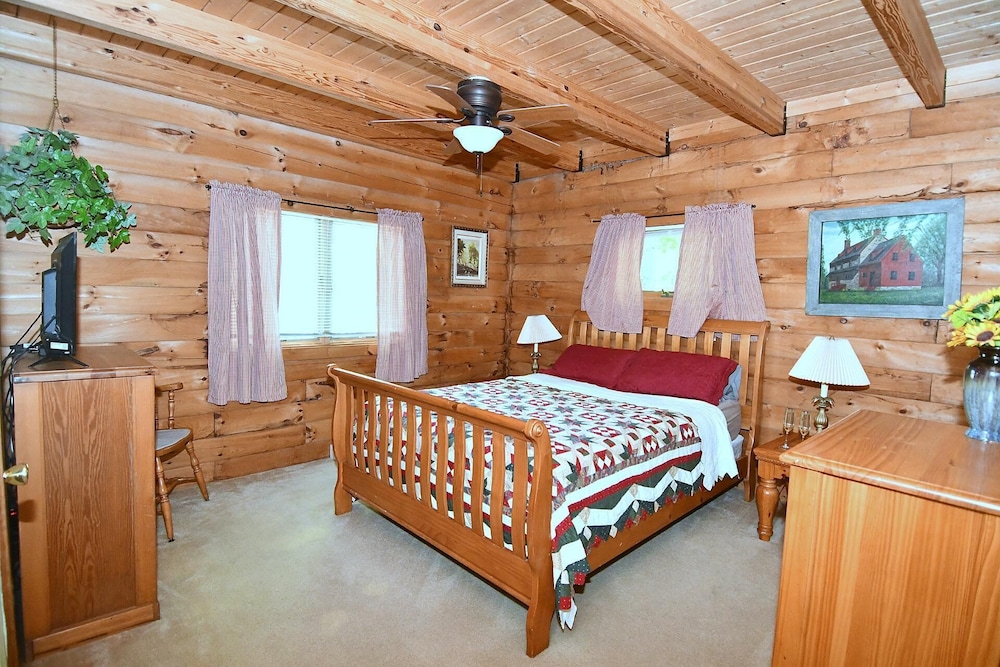 House, Multiple Beds (Lazy Bear Retreat - Classic Cabin! ) photo 1