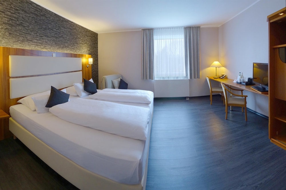 Comfort Room, 1 King Bed (with Sofabed) photo 2