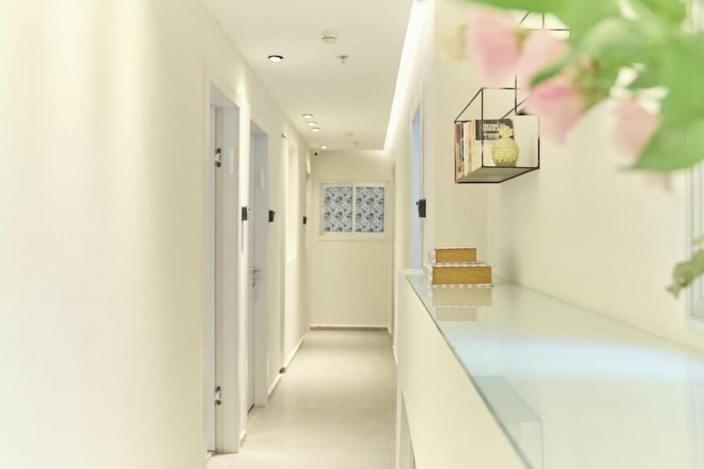 Deluxe with Balcony - Photo 3