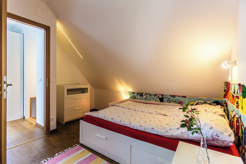Standard House, 4 Bedrooms, 2 Bathrooms, Mountainside (House With Panorama) photo 2