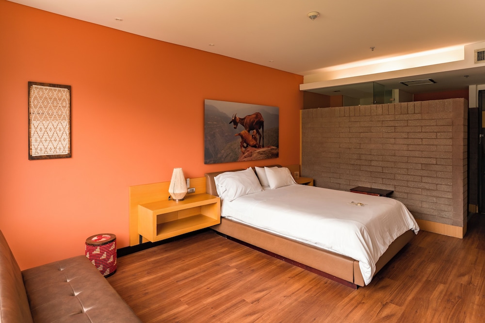 Deluxe Room, 1 Queen Bed - Photo 1