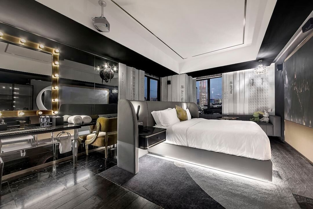 Luxury Double Room, City View