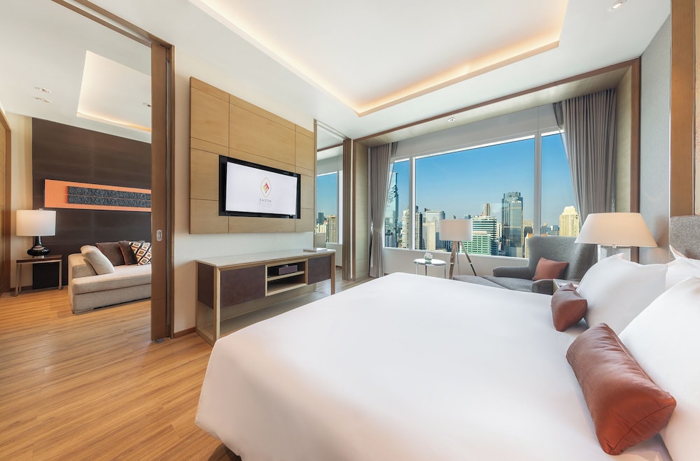 Executive Suite with Lounge Access