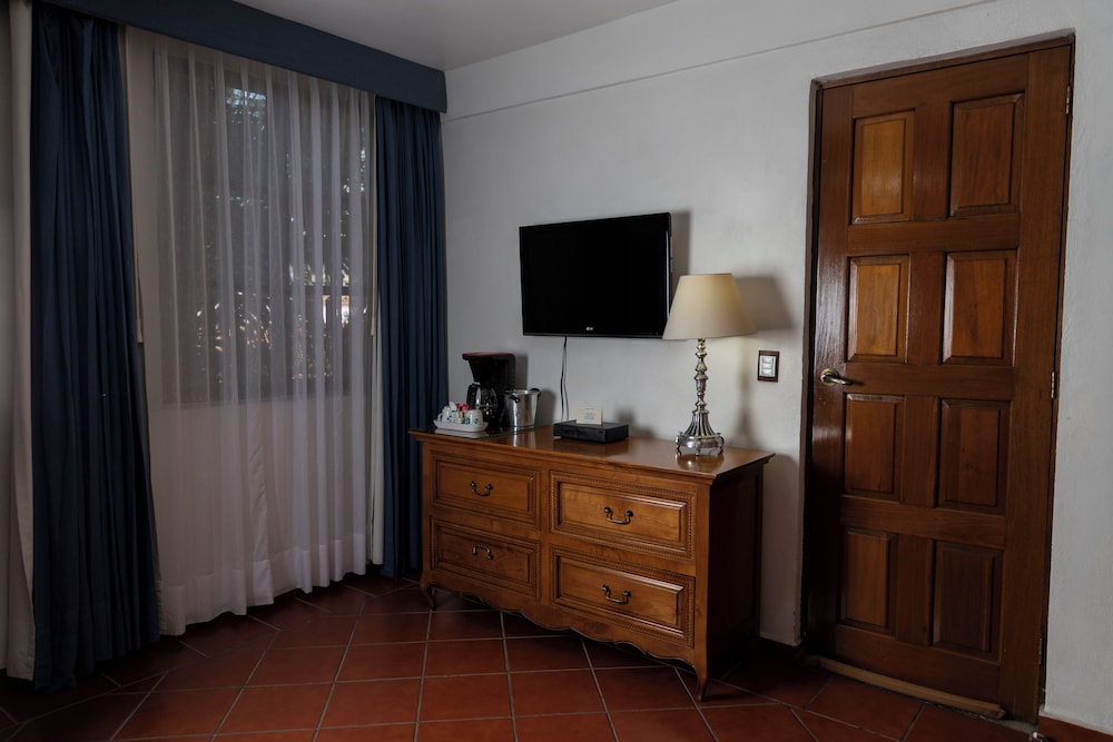 Suite, 1 King Bed photo 2