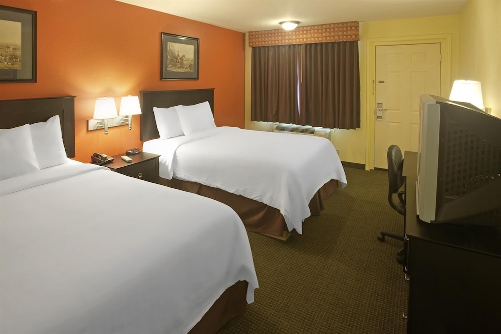 Room, 2 Queen Beds, Non Smoking - Photo 2