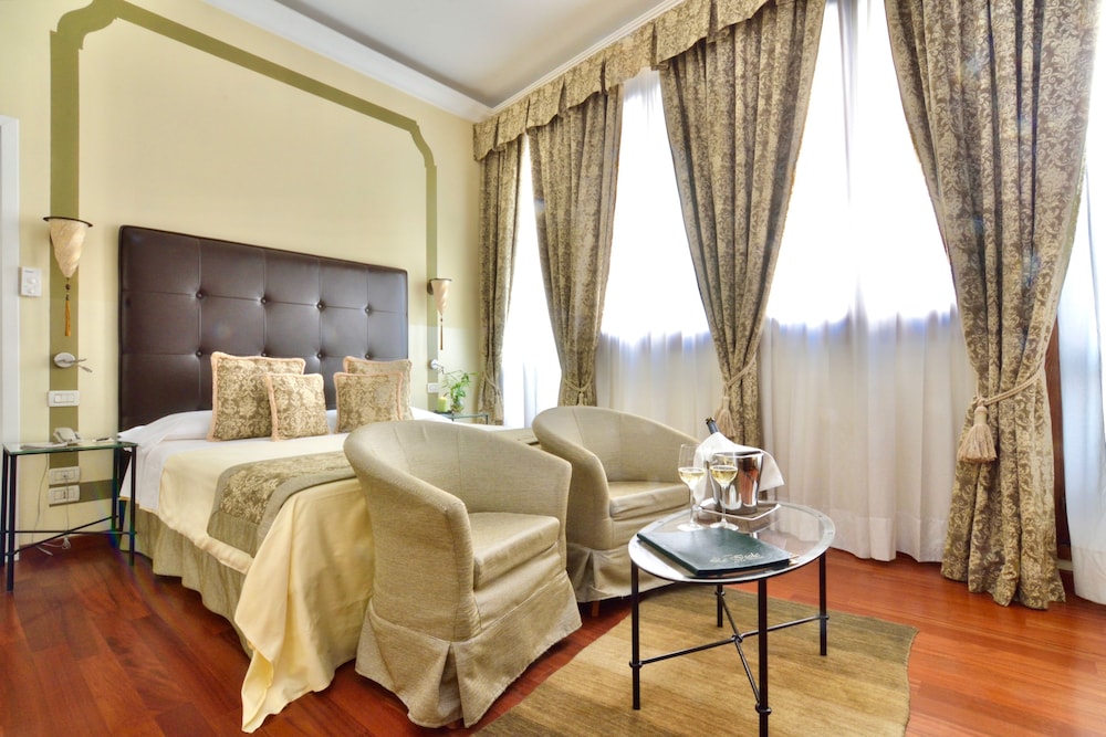 Deluxe Double or Twin Room