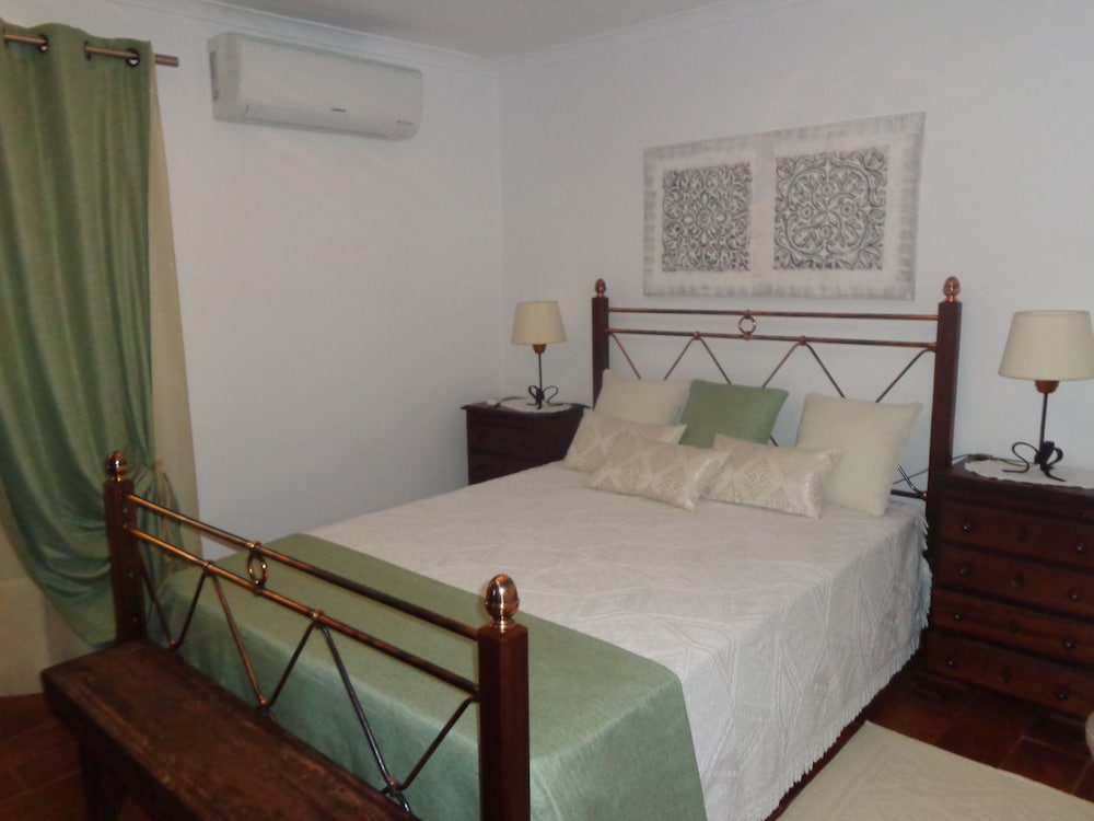 House, 2 Bedrooms photo 1